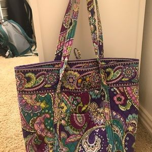 Purple Vera Bradley bag. In good condition.